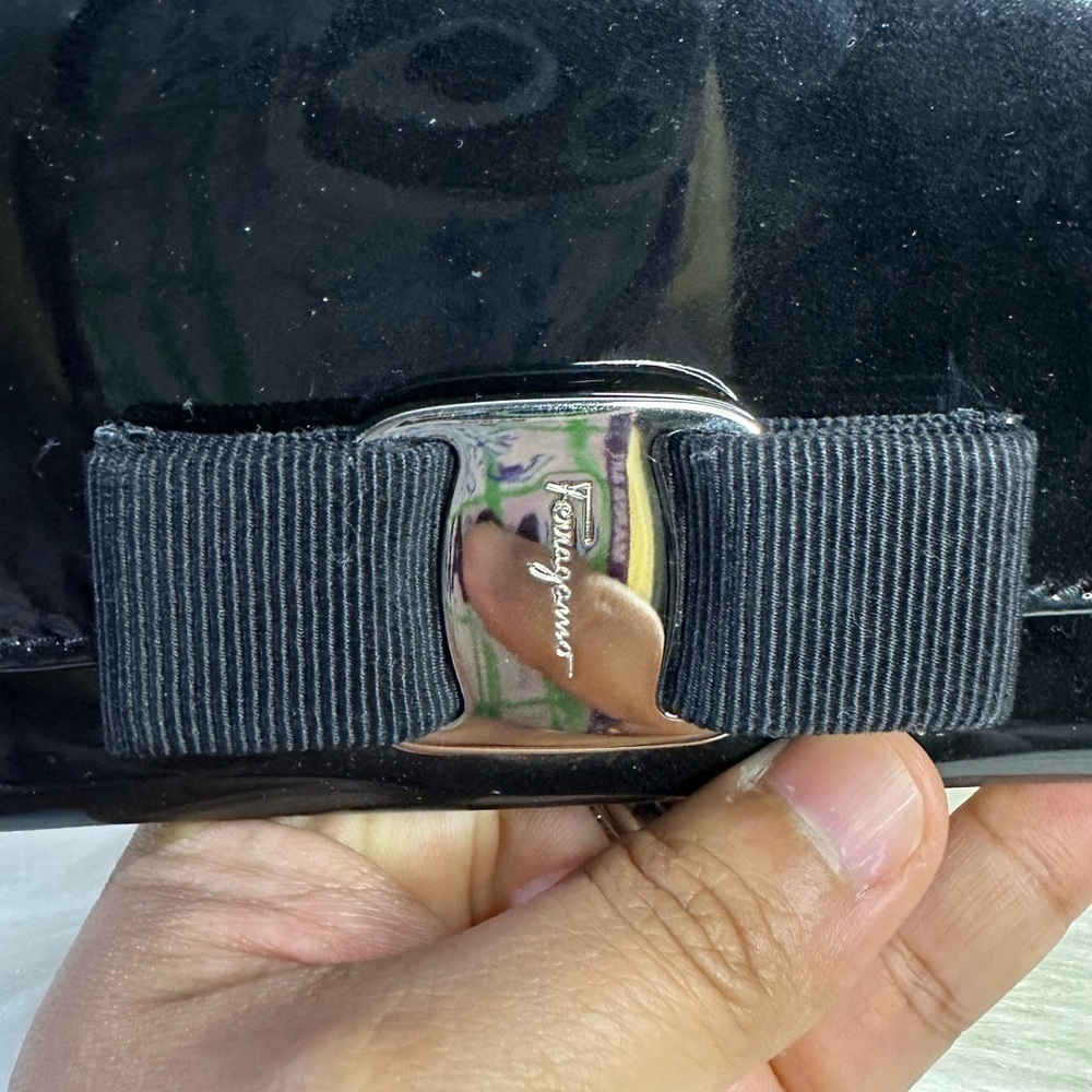 SALVATORE FERRAGAMO continental zip wallet in black - Picture 7 of 16